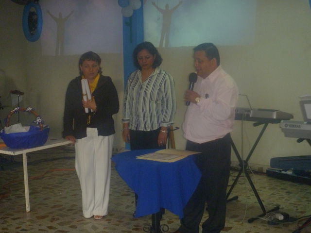 Apostoles Raul e Irma Porras y Pastora Lolita
